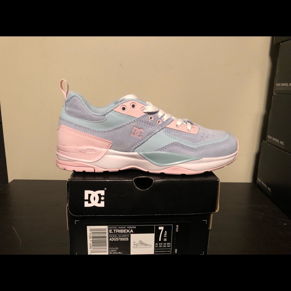 DC Tribeka Youth Size 7 New in Box